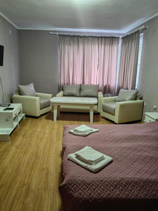 Хотел Тримата Мускетари Warna Exterior foto